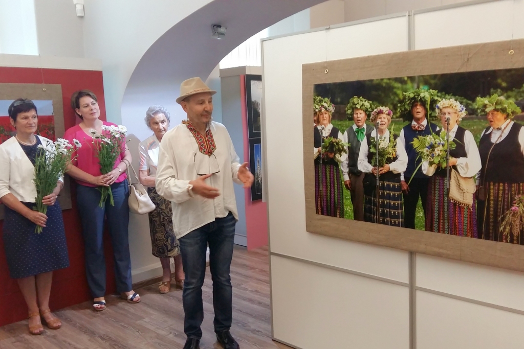 «Neviens mums nepozēja, fotografējām svētkus,» teic Jevgēnijs Kovtoņuks.