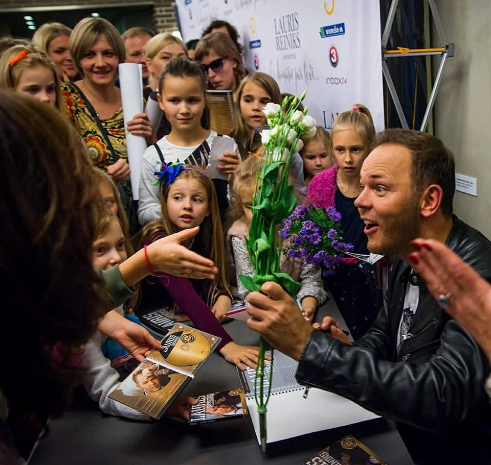 Koncerttūri Lauris Reiniks sāka Cēsīs, kur bija ļoti gaidīts.