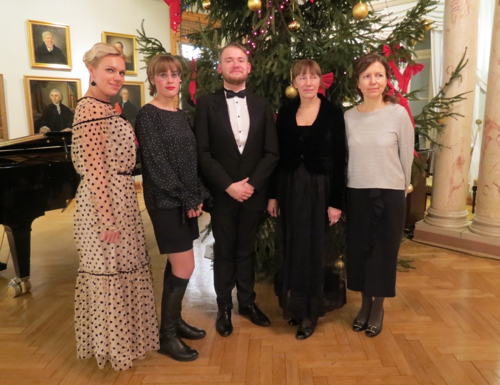 Ar Mencendorfa nama dāmu vokālo ansambli Rīgas vēstures un kuģniecības muzeja Ziemassvētku eglītes vakarā pērn decembrī