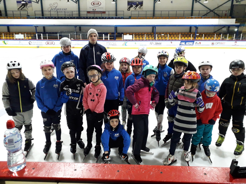 Šorttreka treniņgrupa Jelgavas Ledus hallē