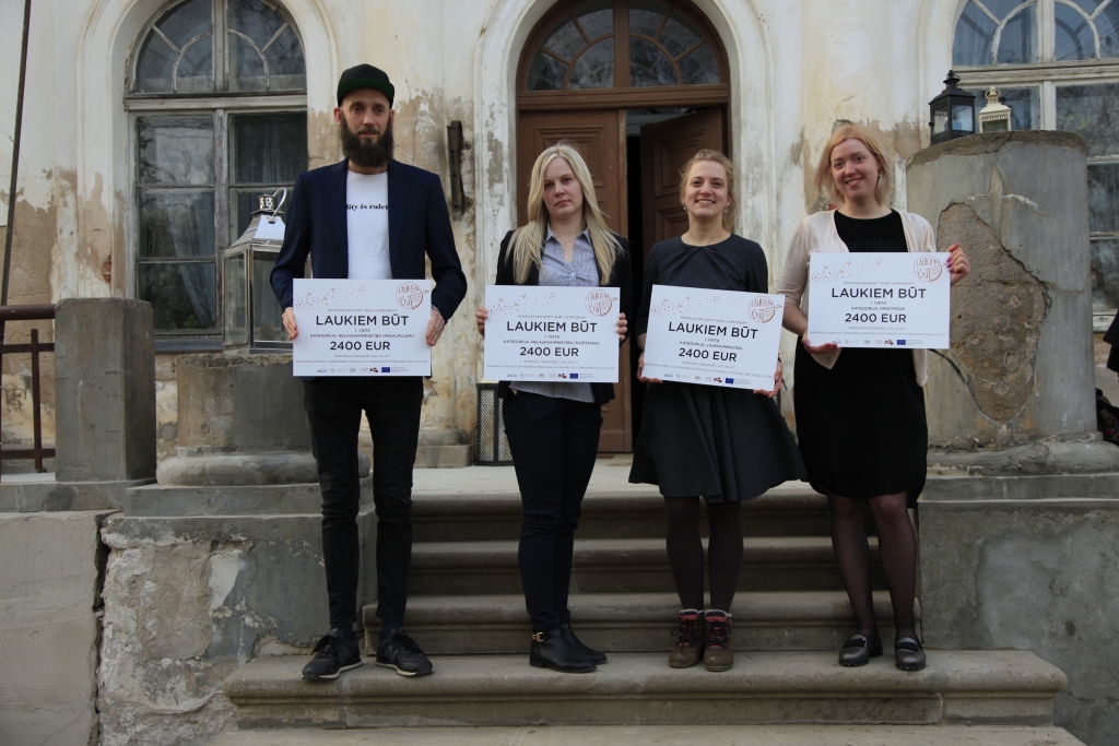 Pirmo vietu ieguvēji (no kreisās): Māris Skujiņš (Līgatnes novads), Inga Elksne (Madonas novads); Dace Damberga (Talsu novads) un Lelde Bāra (Jelgavas novads)