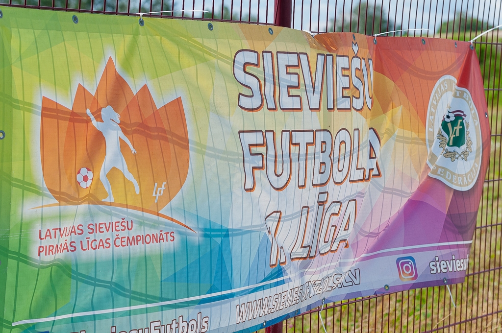 Latvijas sieviešu futbola 1. līgas čempionāta baneris | Foto: Ruslans Antropovs
