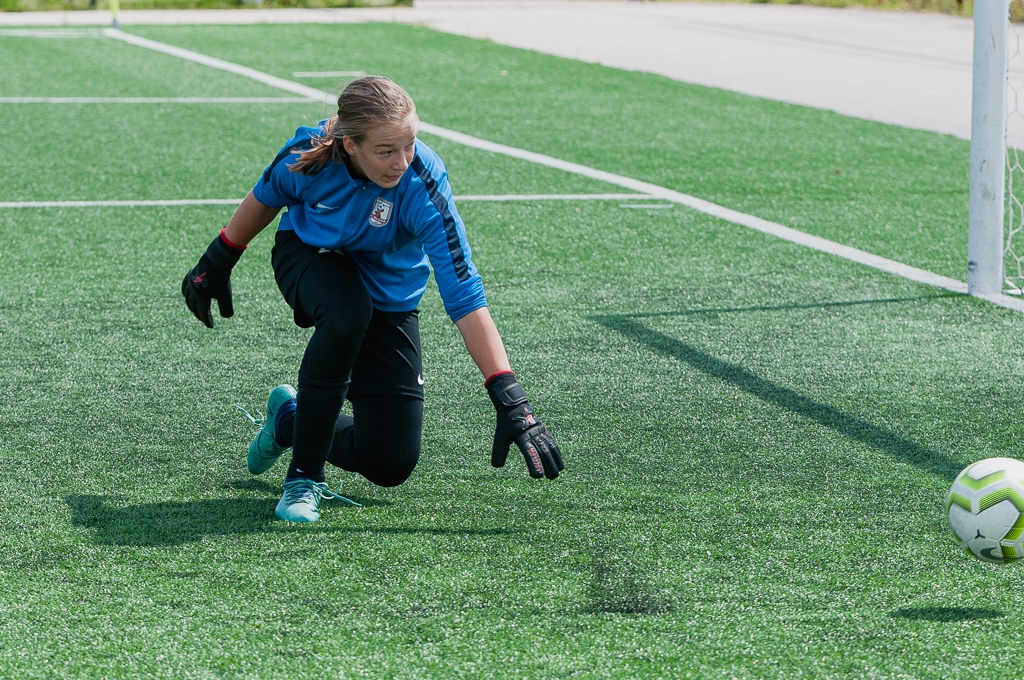 FK "Jelgava" futbolistes iesildās pirms spēles ar FB "Gulbene/ZAFC" | Foto: Ruslans Antropovs