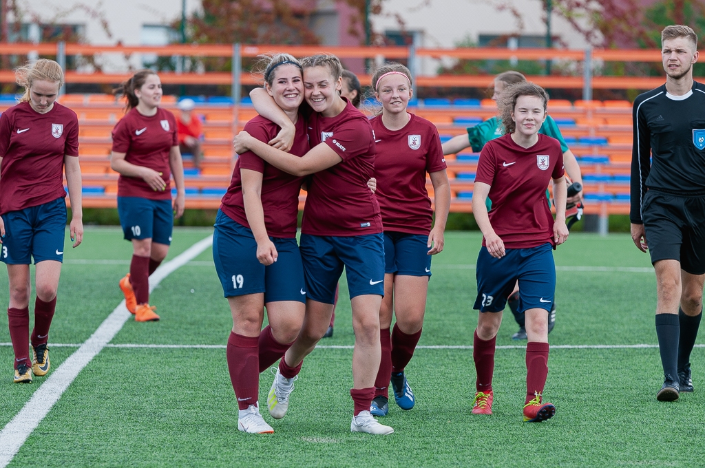 FK "Jelgava" sieviešu futbola komanda pēc spēles ar FB "Gulbene/ZAFC" | Foto: Ruslans Antropovs