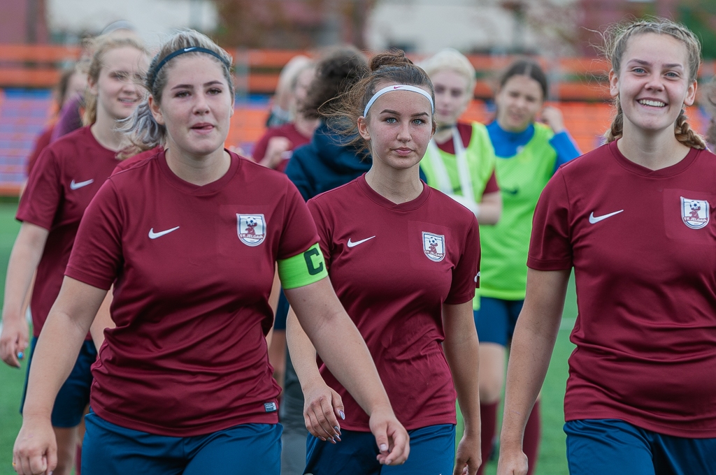 FK "Jelgava" sieviešu futbola komanda pēc spēles ar FB "Gulbene/ZAFC" | Foto: Ruslans Antropovs
