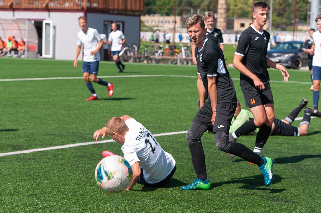 Jaunatnes čempionāta futbolā meistarības grupas U-18 vecuma jauniešu otrās kārtas spēle starp FS “Jelgava” un Jēkabpils SS komandām 2020. gada 15. jūlijā
