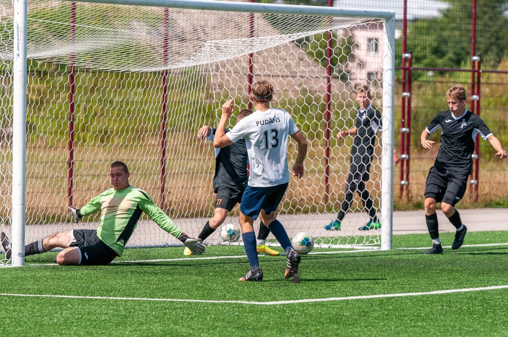Jaunatnes čempionāta futbolā meistarības grupas U-18 vecuma jauniešu otrās kārtas spēle starp FS “Jelgava” un Jēkabpils SS komandām 2020. gada 15. jūlijā
