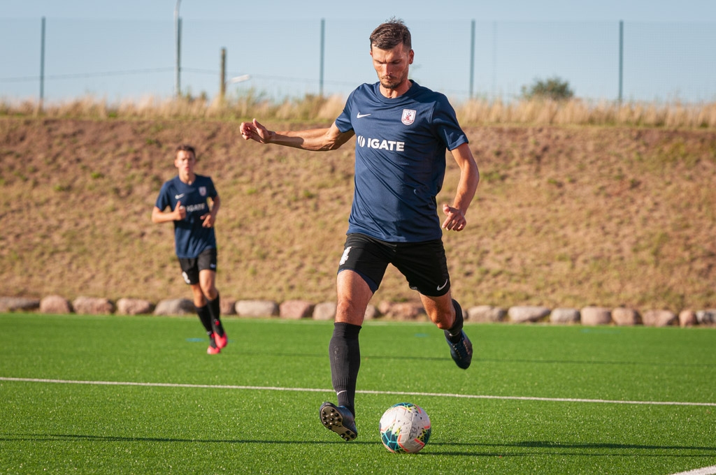 Albatroz SC / FS Jelgava aizsargs Valērijs Redjko 