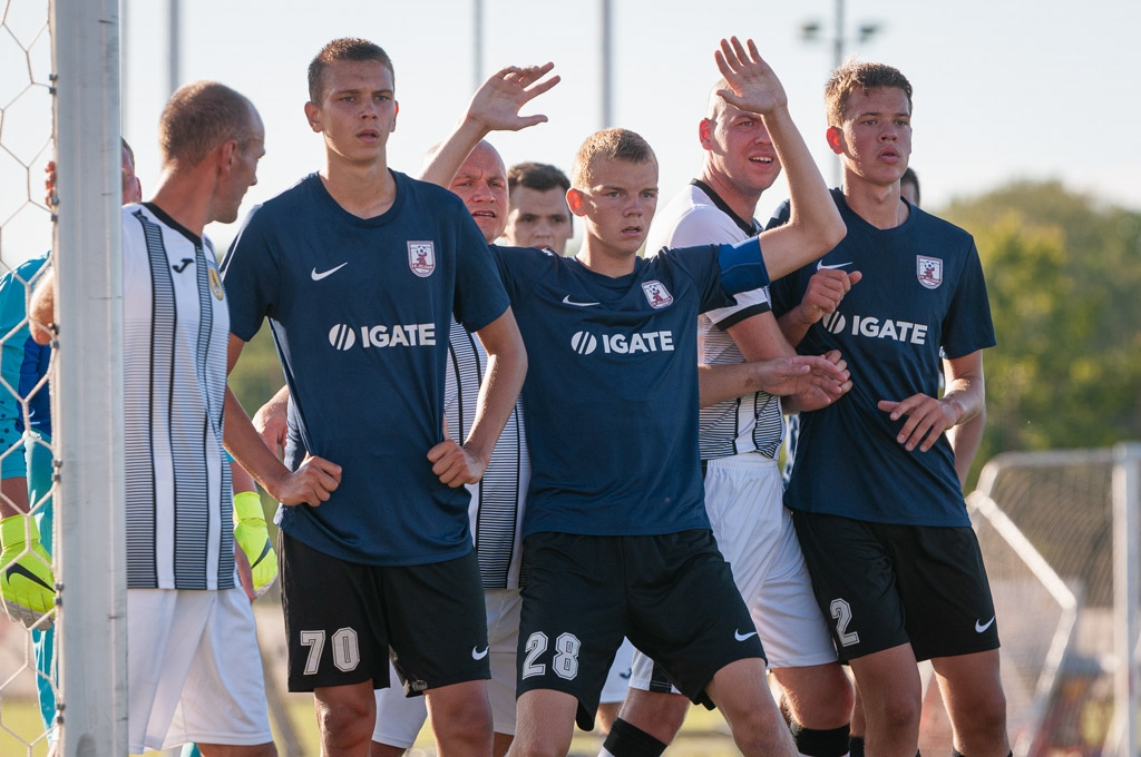 Jelgavnieki soda laukuma (no kreisās): Danila Patijčuks, Andris Deklavs, Bruno Agnis Čākurs