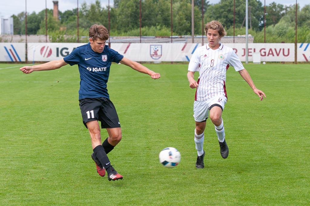 Filips Firsovs uzbrukuma smailē