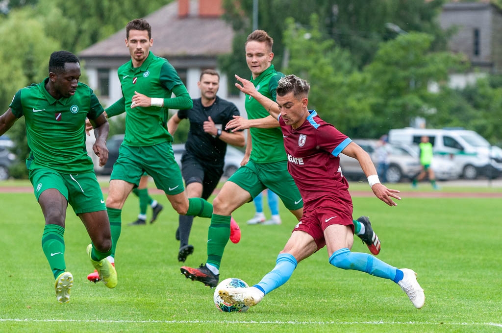 FK "Jelgava" pussargs Daniils Hvoiņickis 