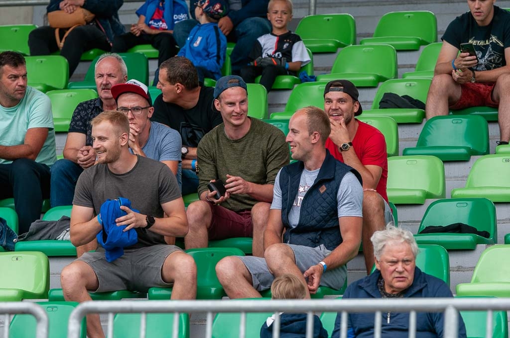 Skatītāji Zemgales Olimpiskā centra tribīnēs