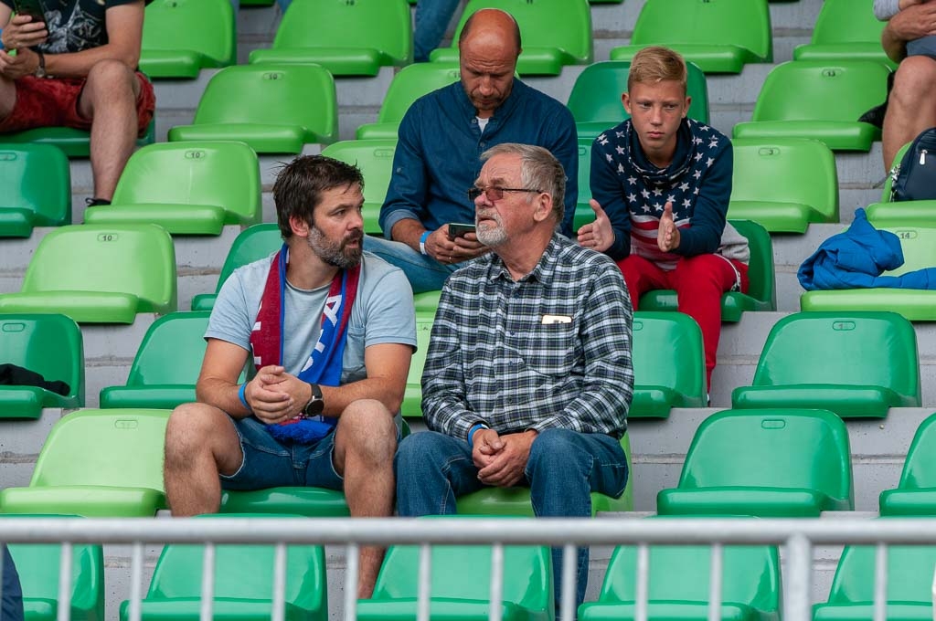 Skatītāji Zemgales Olimpiskā centra tribīnēs