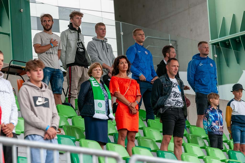 Skatītāji Zemgales Olimpiskā centra tribīnēs