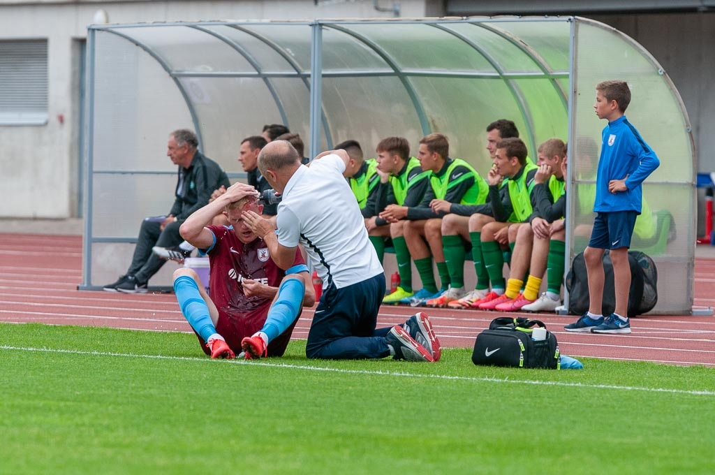 FK "Jelgava" dakteris sniedz palīdzību uzbrucējam Jurijam Zaharkivam