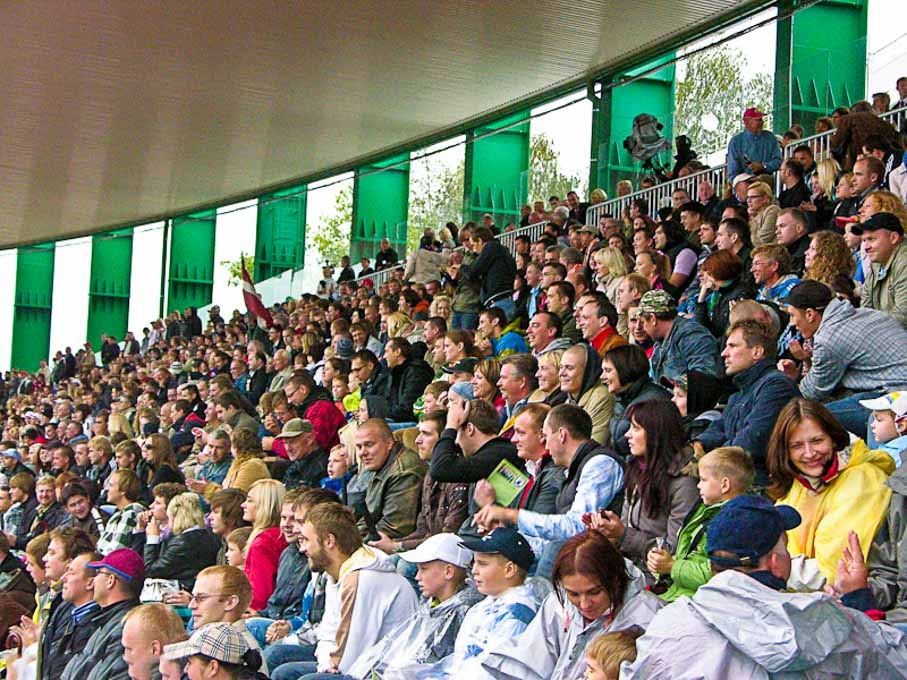 Skatītāji ZOC tribīnēs FK "Jelgava" - FC "Blackpool" spēlē 2.9.2010.