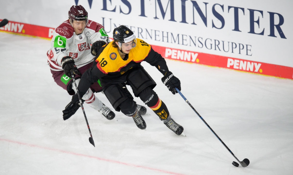 G. Sprukts cīņā ar Vācijas valstsvienības hokejistu